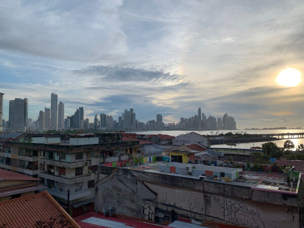 Blick aus dem Zimmer auf die Skyline