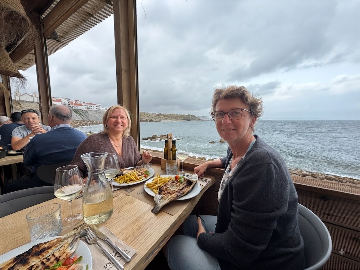 Kerstin und Nicole beim Fischessen mit Meerblick